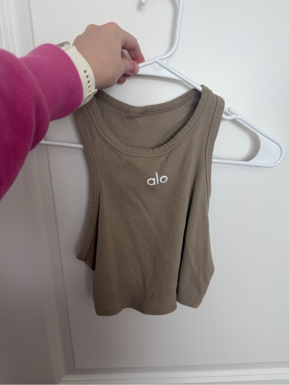 ALO Yoga Ribbed Crop Tank in gravel
